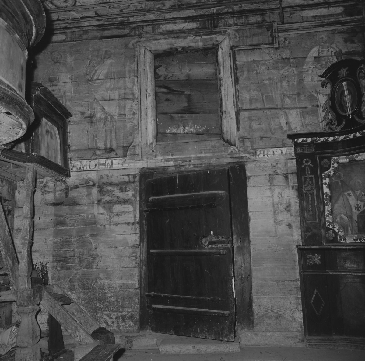 kaplica pw. Nawiedzenia i Zwiastowania Najświętszej Marii Panny - wnętrze - nawa główna - ściana południowa - fragment, skan 1