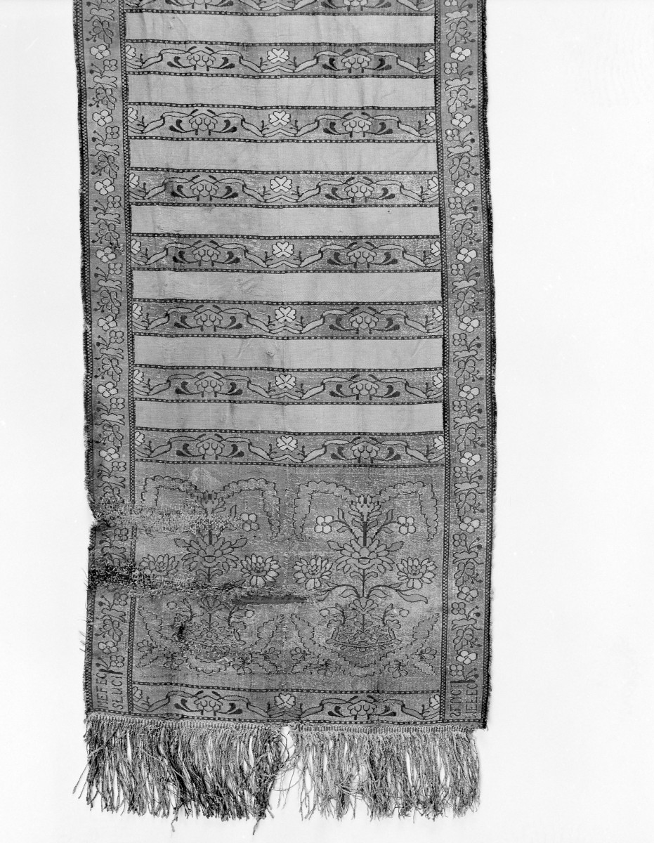 Muzeum Diecezjalne - zbiory - pas lity trójstronny - Słuck /Jan Madżarski 1767 - 1780 rok/ -  głowa i wciąża /fragment/ - awers, skan 1