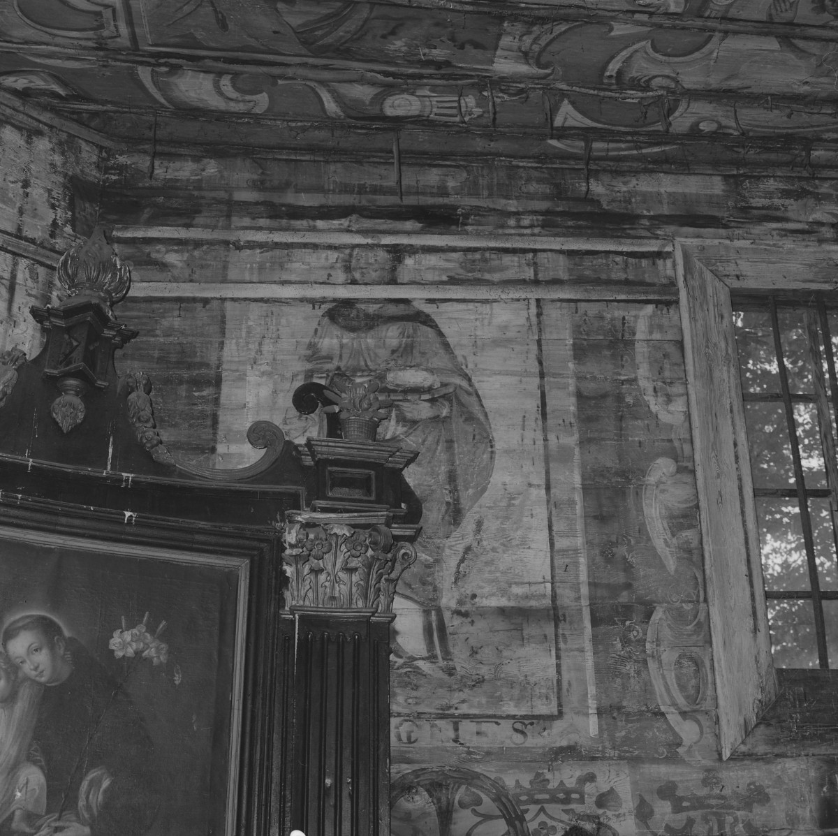 kaplica pw. Nawiedzenia i Zwiastowania Najświętszej Marii Panny - wnętrze - prezbiterium - ściana południowa - polichromia - św. Agnieszka, skan 1