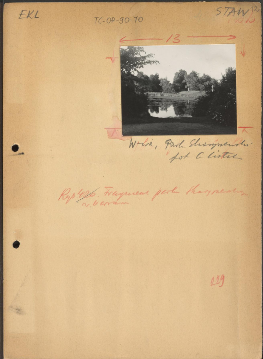 fotografia czarno-biała przedstawiająca według opisu: „Ekl., Staw, W-wa, Park Skaryszewski (…)”, skan 1