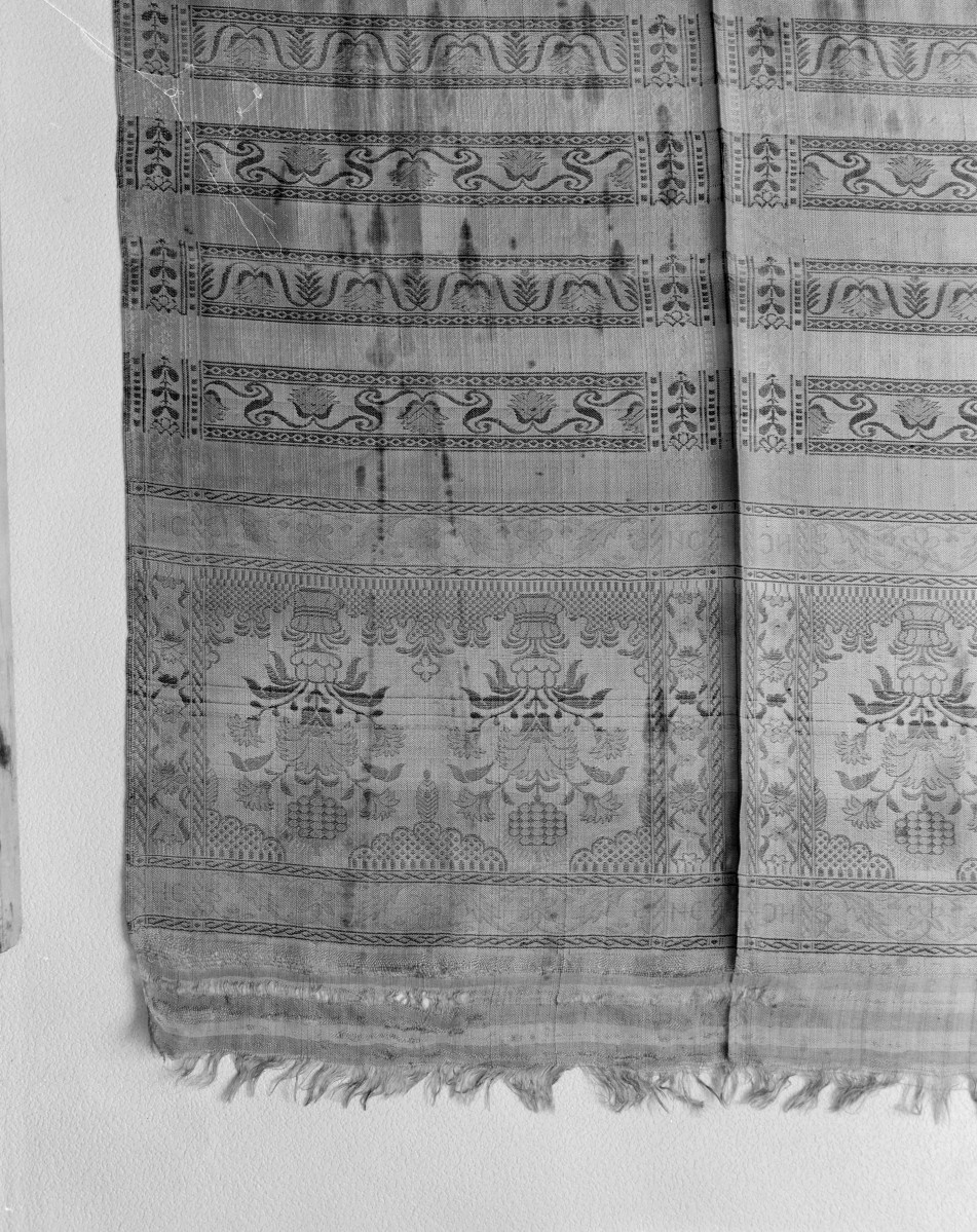 Muzeum im. Kazimierza Pułaskiego - zbiory - pas jedwabny dwustronny - Rosja /XVIII wiek/ - głowa i wciąża /fragment/ - awers, skan 1