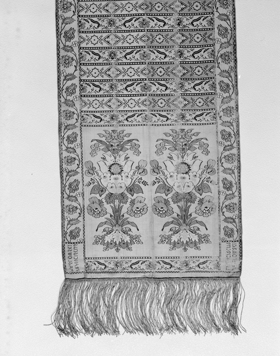 Muzeum Narodowe - od. Muzeum Sztuk Użytkowych - zbiory - pas jedwabny czterostronny - Kraków /Franciszek Masłowski XVIII wiek/ - głowa i wciąża /fragment/ - awers, skan 1