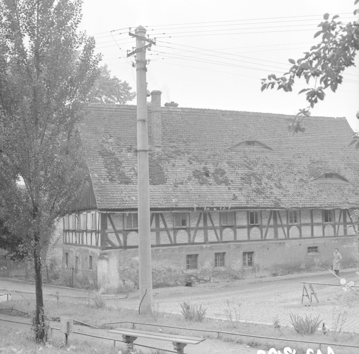 dom - widok ogólny - fragment, skan 1