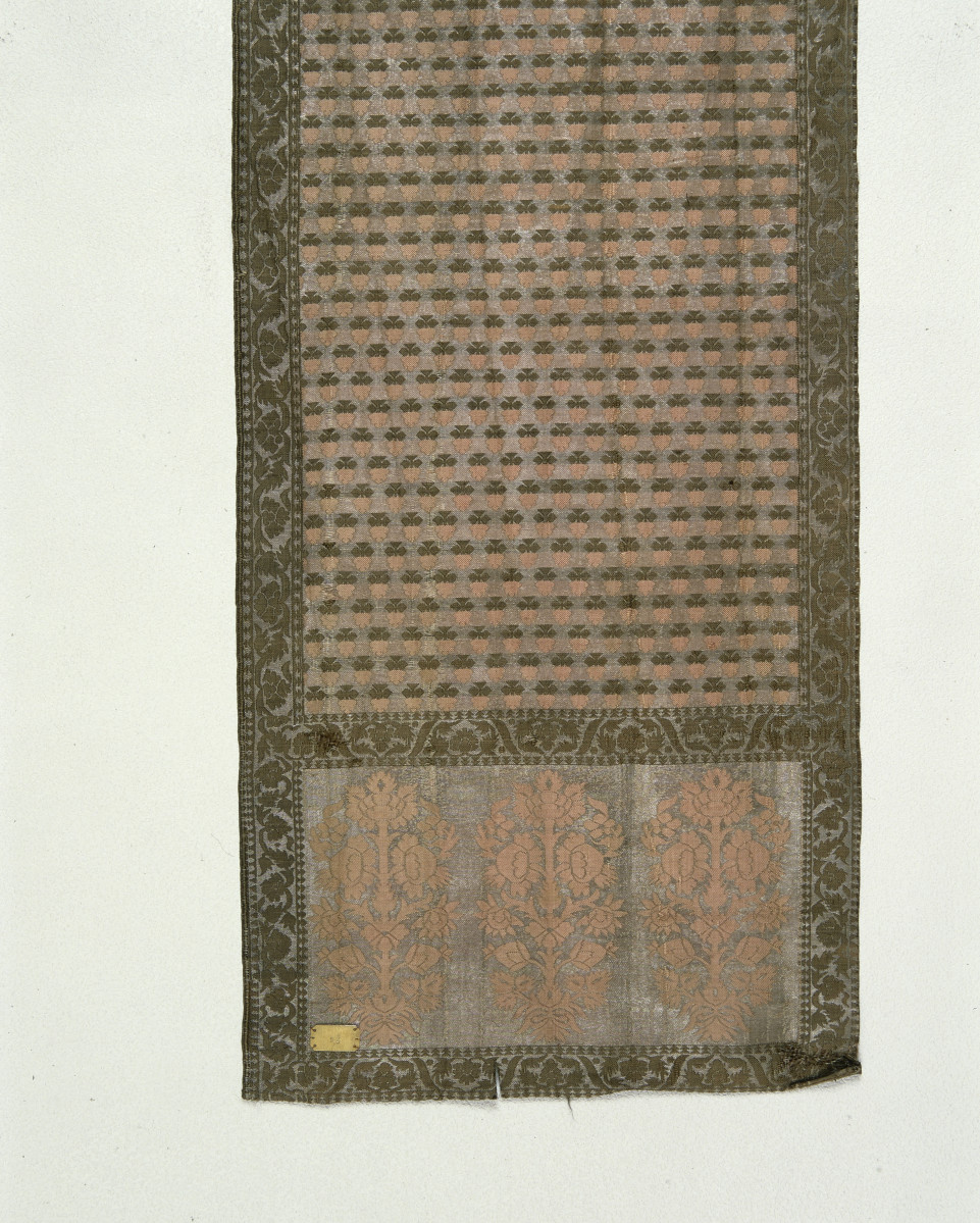 Muzeum Diecezjalne - zbiory - pas lity dwustronny - Stambuł /XVIII wiek/ - głowa i wciąża /fragment/ - awers, skan 1