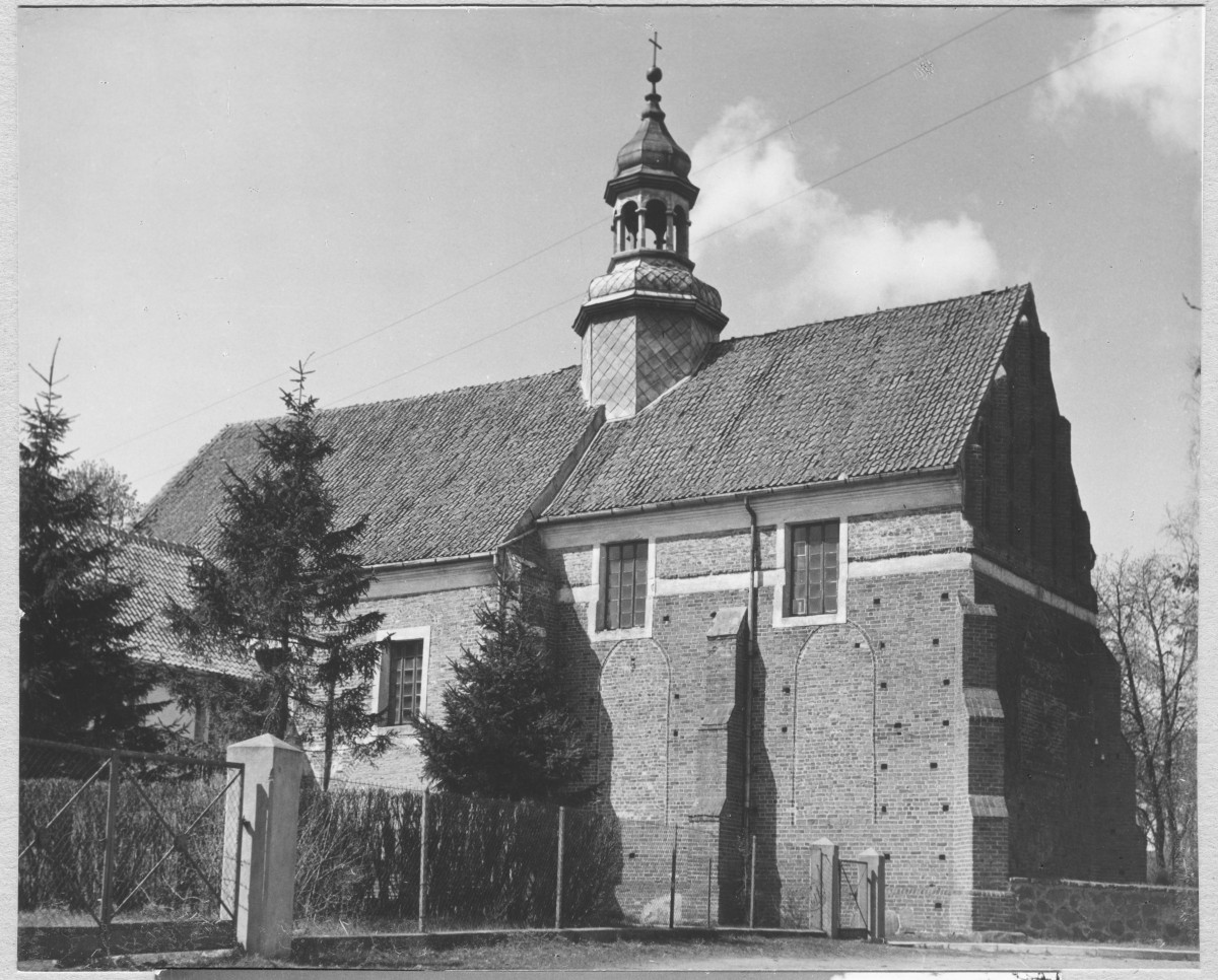 Kościół klasztorny - widok ogólny od strony płd. - wsch., skan 1