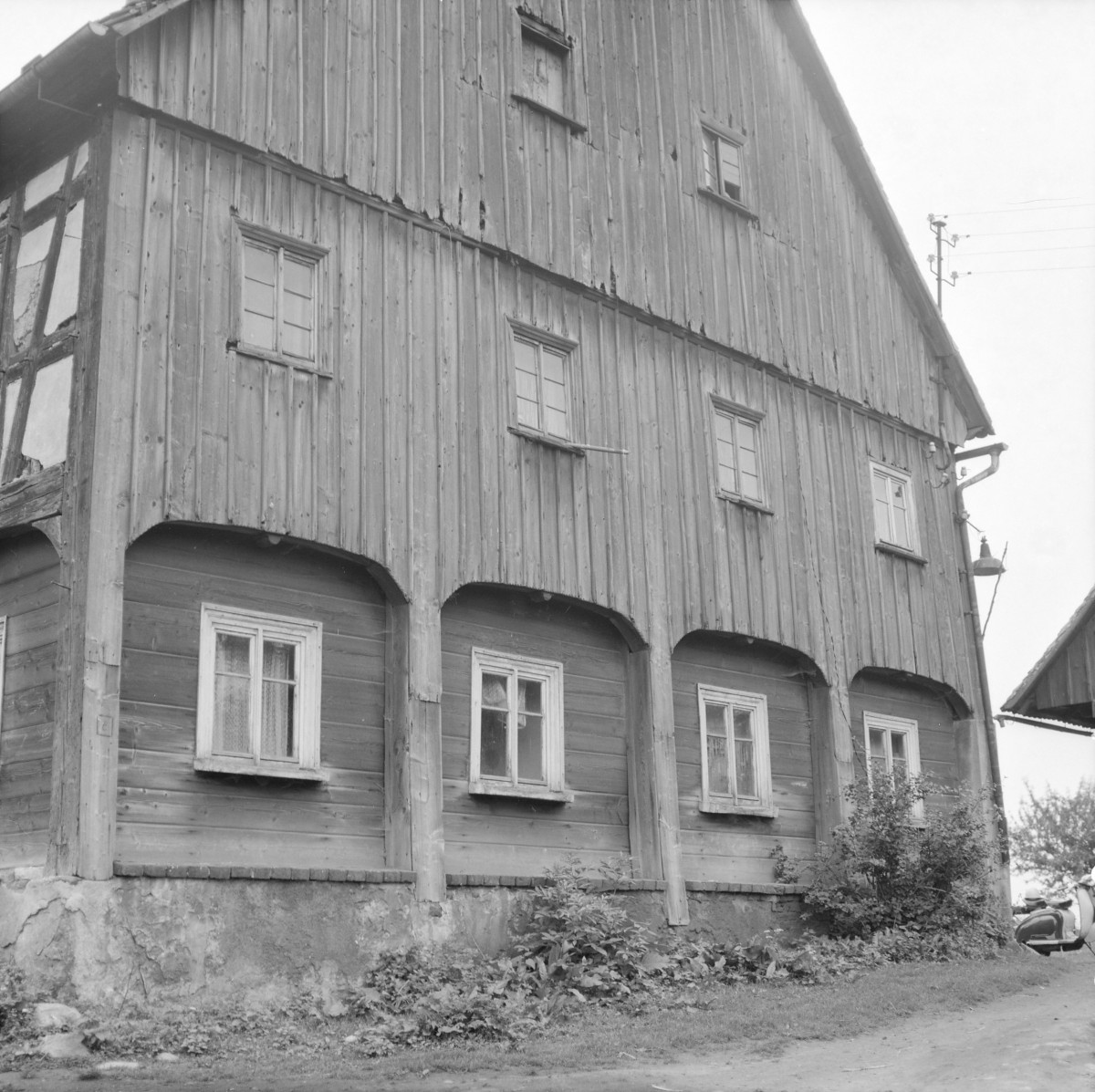 dom - elewacja szczytowa - fragment, skan 1