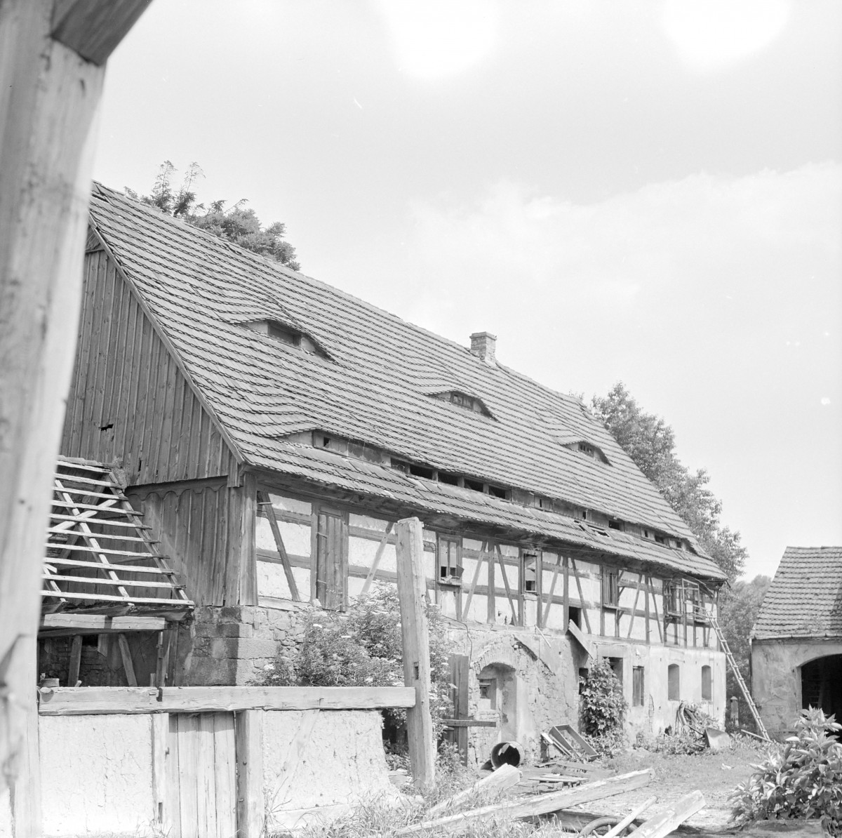 zespół zagrodowy - dom nr. 16 / stodoła - elewacja frontowa, skan 1