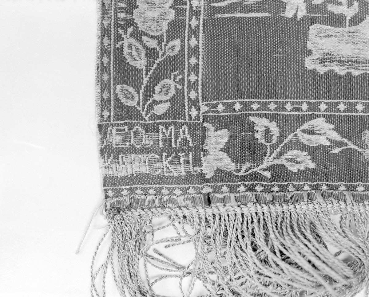 Muzeum Diecezjalne - zbiory - pas lity dwustronny - Słuck /Leon Madżarski 1780 - 1807 rok/ -  głowa i wciąża /fragment/ - część sygnatury, skan 1