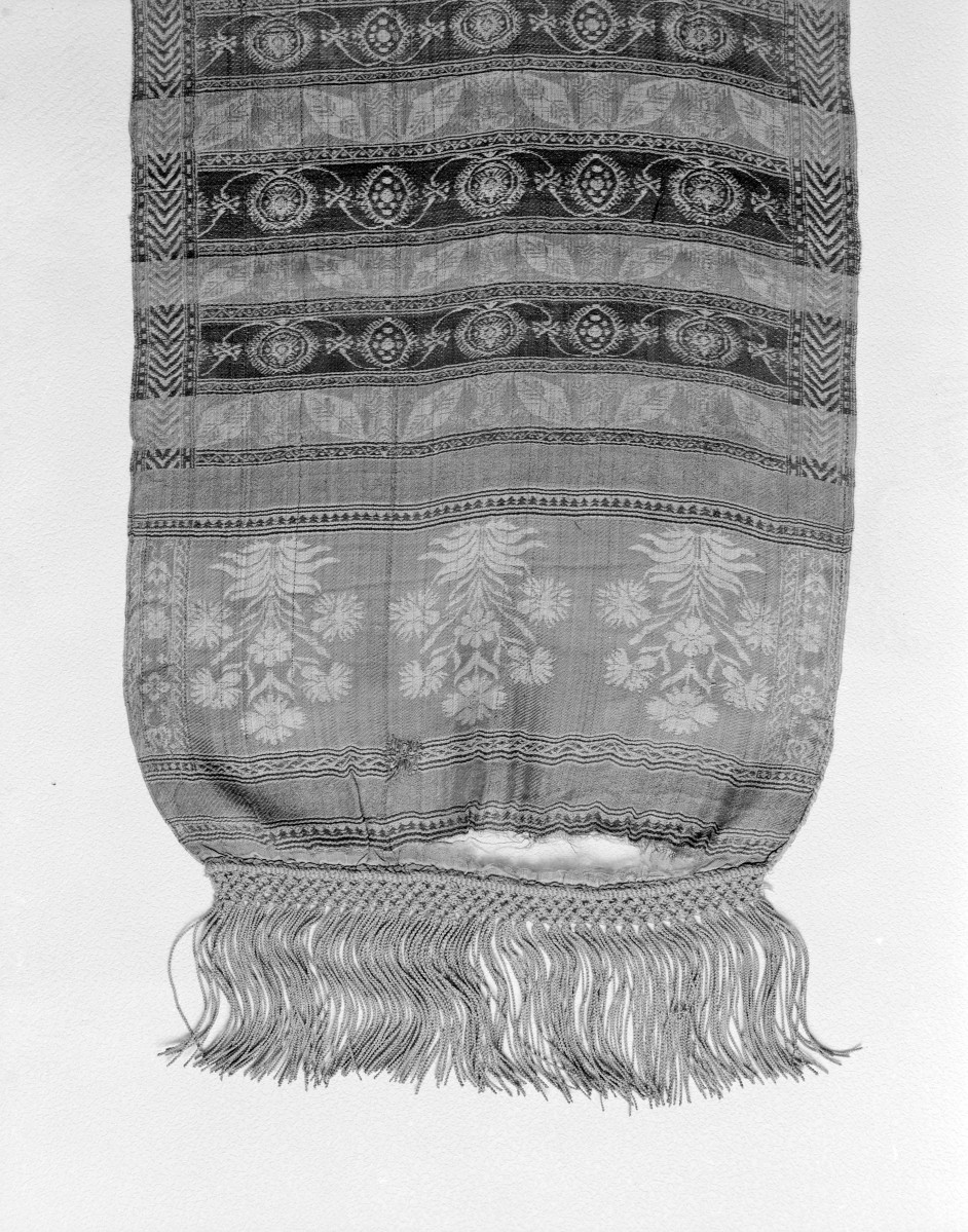 Muzeum Narodowe - od. Muzeum Sztuk Użytkowych - zbiory - pas jedwabny dwustronny - Rosja /XVIII wiek/ - głowa i wciąża /fragment/ - awers, skan 1