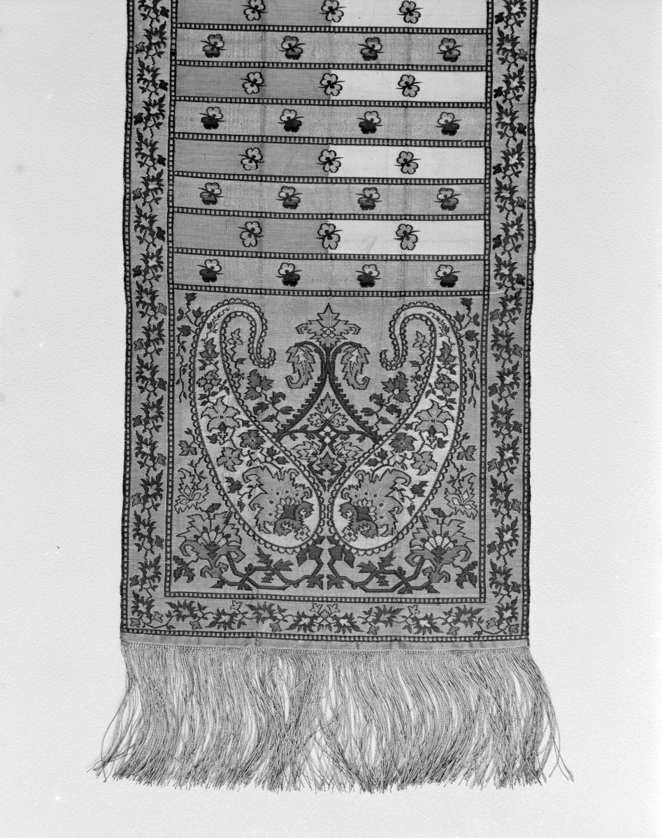 Muzeum Narodowe - od. Muzeum Sztuk Użytkowych - zbiory - pas lity czterostronny - /XIX wiek/ - głowa i wciąża /fragment/ - awers, skan 1