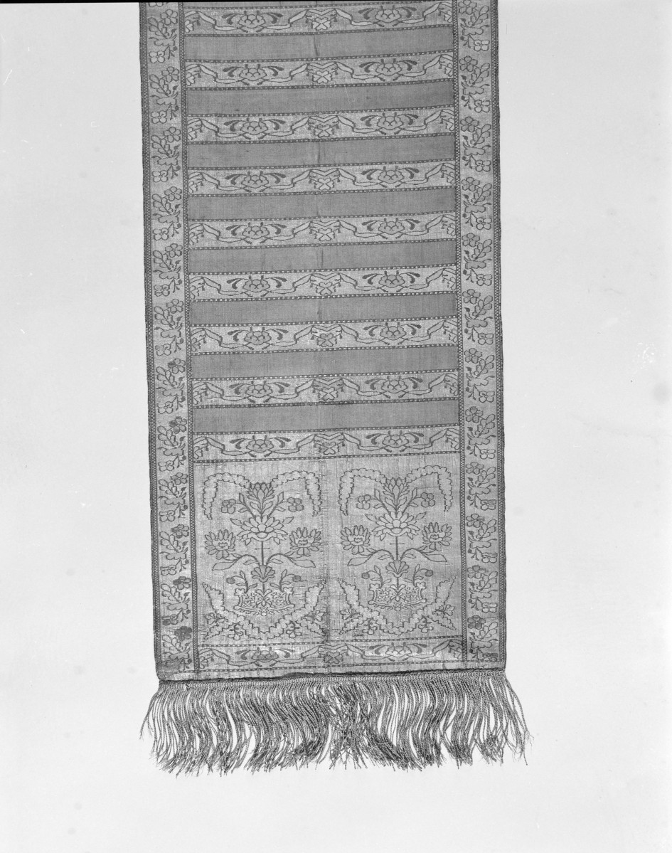 Centralne Muzeum Włókiennictwa - zbiory - pas lity dwustronny - Słuck /Jan Madżarski 1767 - 1780 rok/ - głowa i wciąża /fragment/ - awers, skan 1