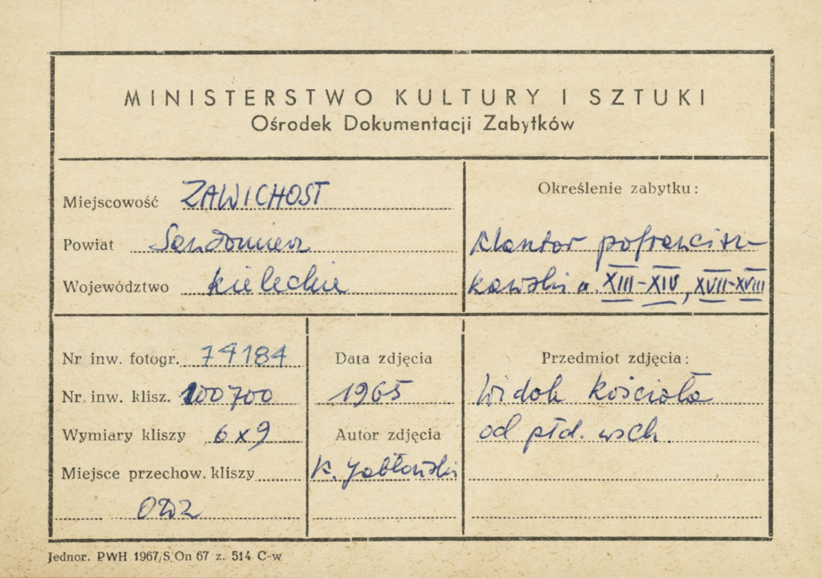 Zespół klasztorny - widok na kościół od strony płd. - wsch. wraz z dzwonnicą - metryczka, skan 1