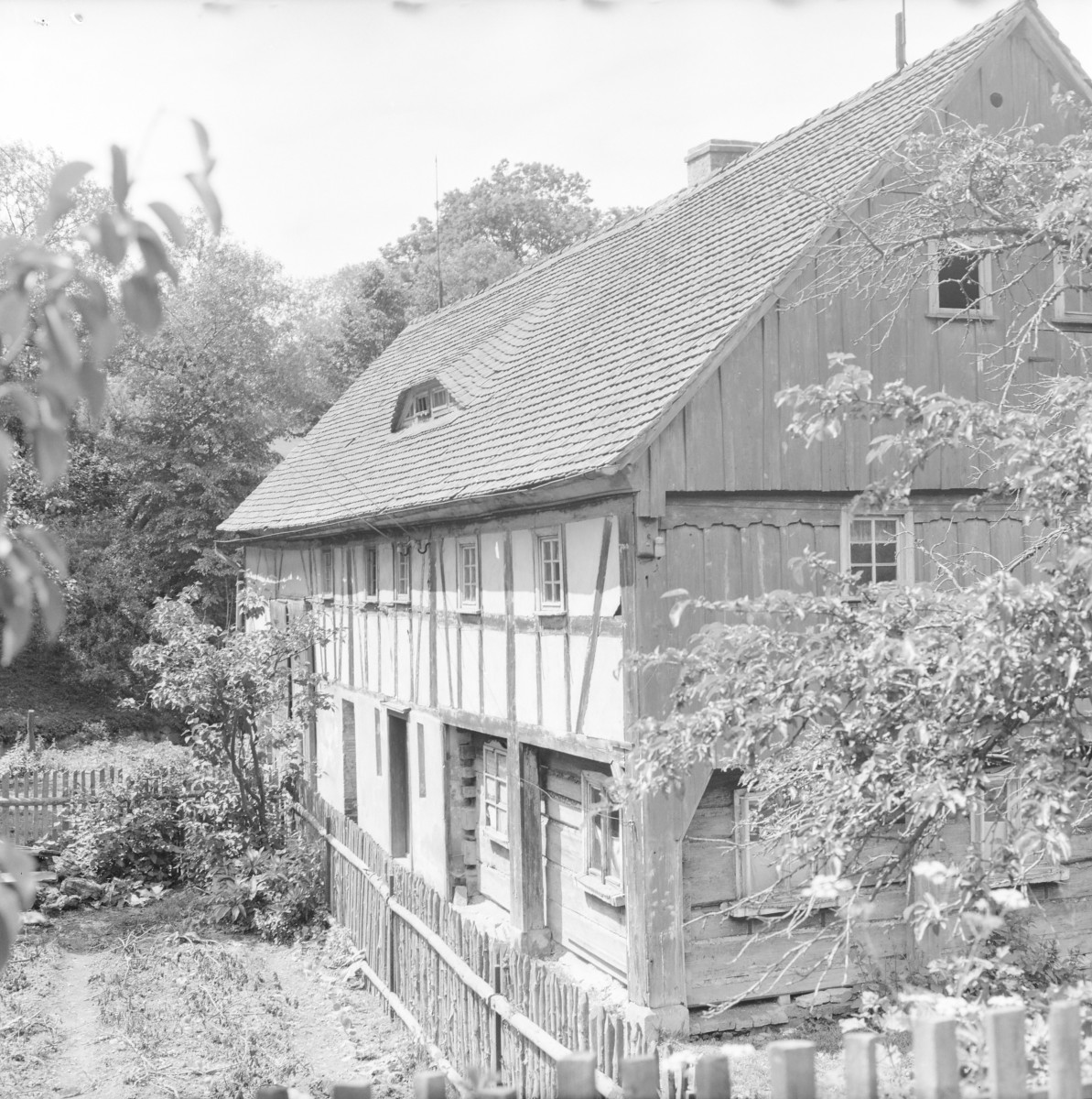 dom nr. 48 / stodoła - widok ogólny, skan 1