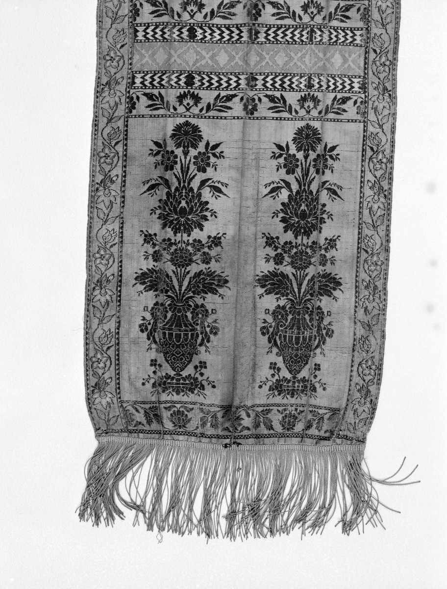 Muzeum Narodowe - zbiory - pas jedwabny dwustronny - /XVIII wiek/ - głowa i wciąża /fragment/ - awers, skan 1