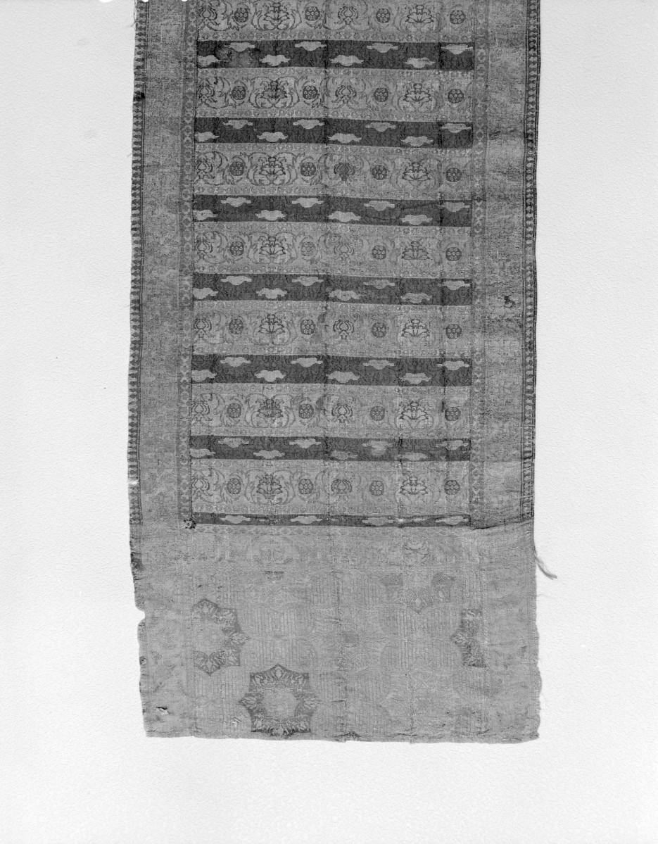 Muzeum Narodowe - od. Muzeum Sztuk Użytkowych - zbiory - pas lity dwustronny - Bliski Wschód /XVIII wiek/ - głowa i wciąża /fragment/ - awers /bez szlaczka/, skan 1