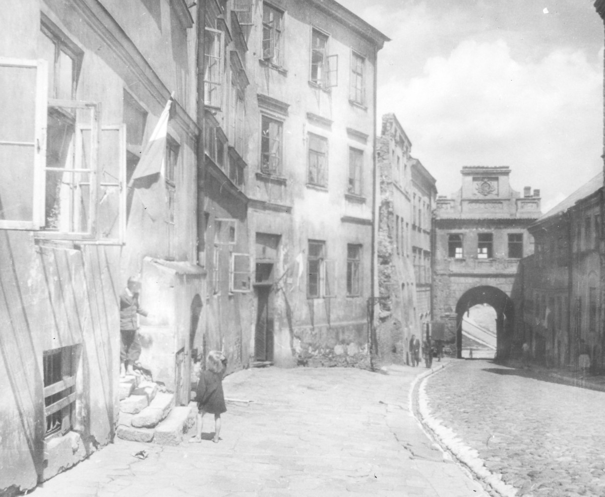 Bama Grodzka - widok od ulicy Grodzkiej, skan 1