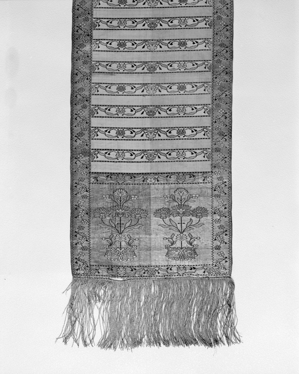 Muzeum Narodowe - od. Muzeum Sztuk Użytkowych - zbiory - pas lity trójstronny - Lyon /1785 - 1792 rok/ - głowa i wciąża /fragment/ - awers, skan 1