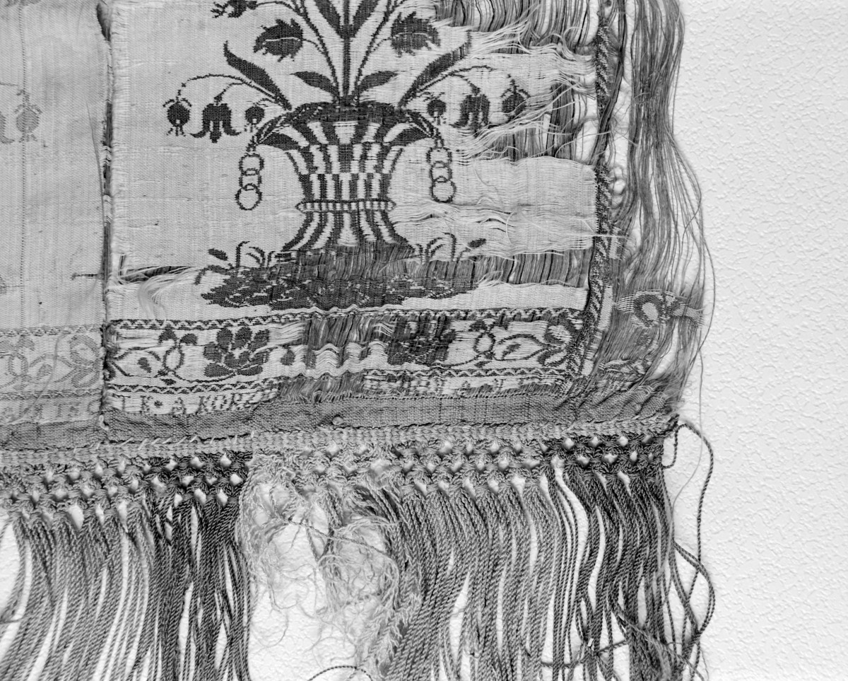 Muzeum Zamkowe - zbiory - pas jedwabny czterostronny - Korzec /Franciszek Selimand i spółka 1791 - 1800 rok/ - głowa i wciąża /fragment/ - sygnatura, skan 1