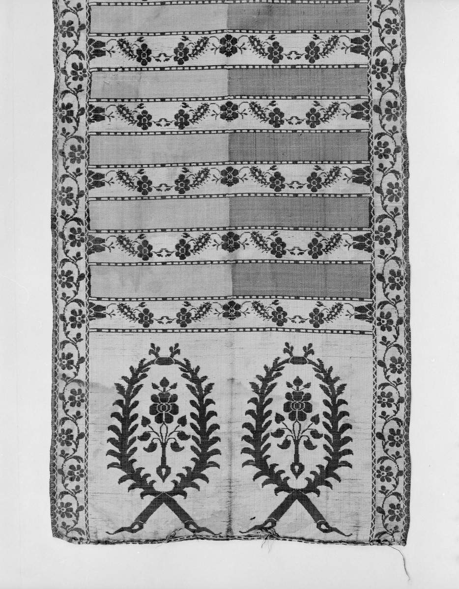 Muzeum Diecezjalne - zbiory - pas jedwabny czterostronny - Kobyłka /1781 - 1784 rok/ - głowa i wciąża /fragment/ - awers, skan 1