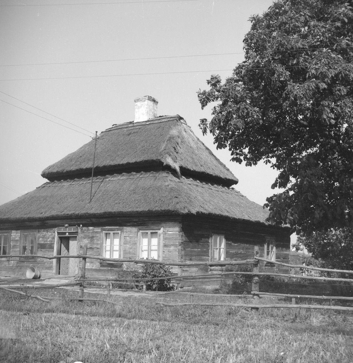 lamus dworski - widok ogólny, skan 1