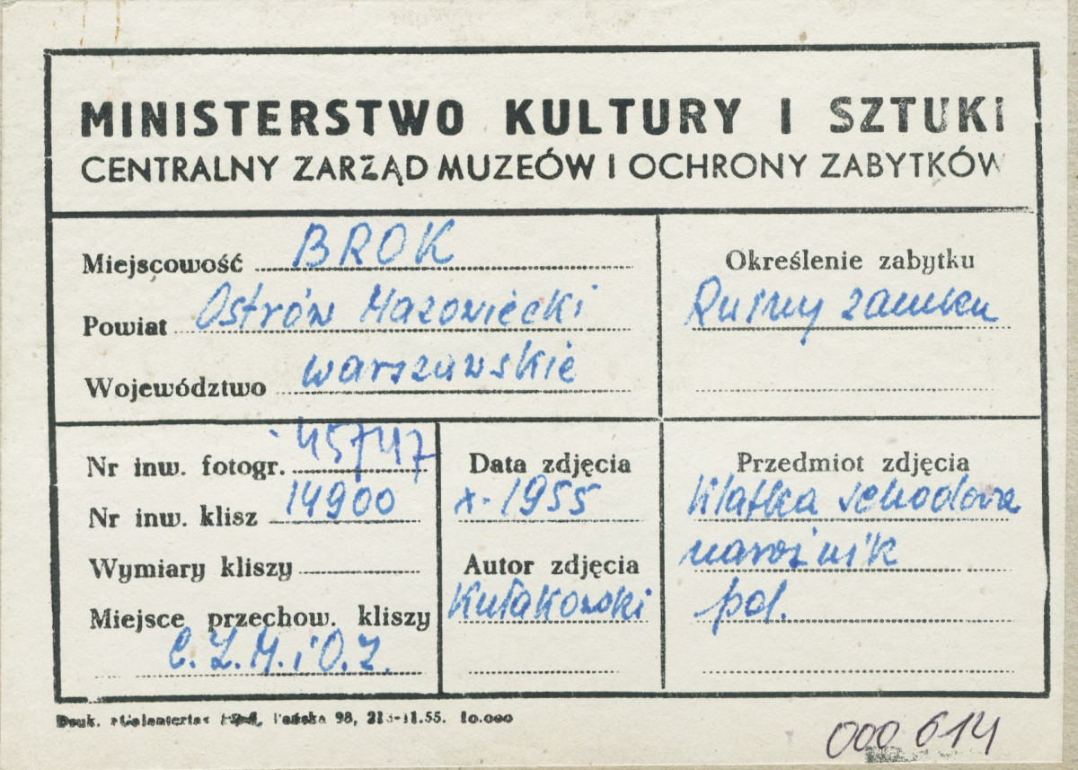 Ruiny zamku - widok wieży od strony płd. - metryczka, skan 1