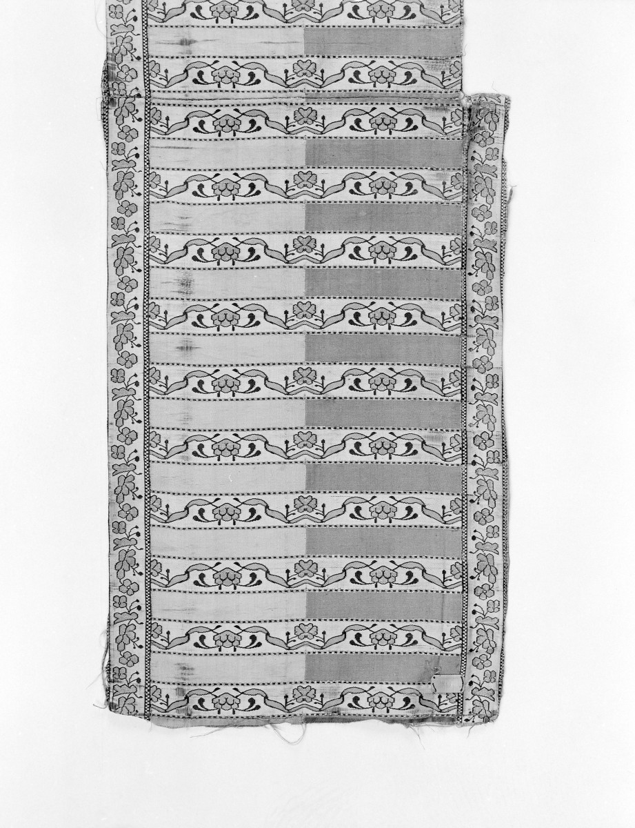 Muzeum Diecezjalne - zbiory - pas lity czterostronny - Kutkorz /XVIII wiek/ - wciąża /fragment/ - awers, skan 1
