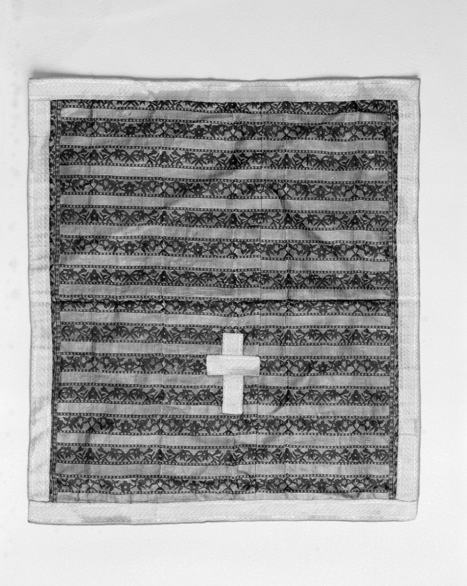 Muzeum Archidiecezjalne - zbiory - pas lity - Kraków /XVIII wiek/ - głowa i wciąża /fragment/ - awers, skan 1