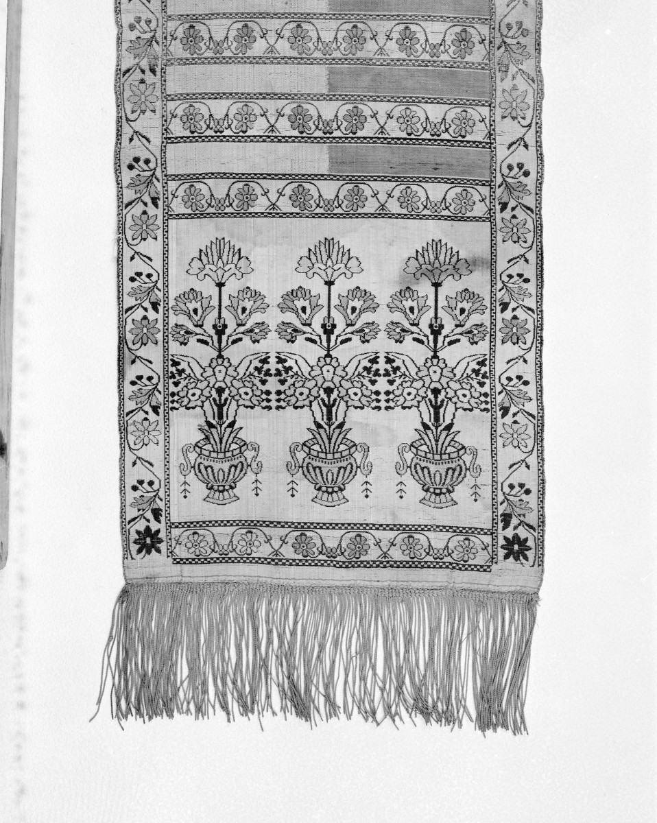Muzeum Narodowe - zbiory - pas jedwabny dwustronny - /XIX wiek/ - głowa i wciąża /fragment/ - awers, skan 1