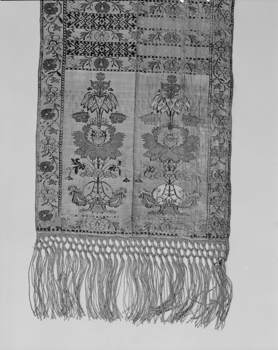 Muzeum Narodowe - od. Muzeum Sztuk Użytkowych - zbiory - pas lity czterostronny - Kraków /Józef Trojanowski XVIII wiek/ - głowa i wciąża /fragment/ - awers, skan 1
