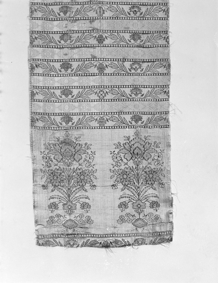 Centralne Muzeum Włókiennictwa - zbiory - pas jedwabny dwustronny - Kraków /Daniel Chmielewski 1796 rok/ - głowa i wciąża /fragment/ - awers, skan 1