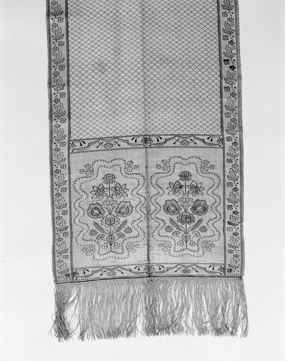 Muzeum Narodowe - od. Muzeum Sztuk Użytkowych - zbiory - pas lity dwustronny - Lyon /1785 - 1792 rok/ - głowa i wciąża /fragment/ - awers, skan 1