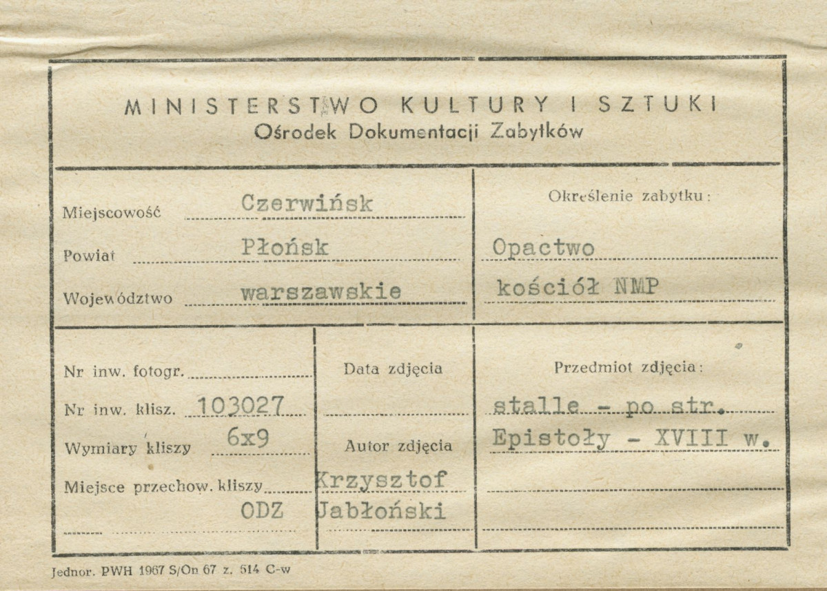 Zespół opactwa - kościół, widok na stalle - metryczka, skan 1