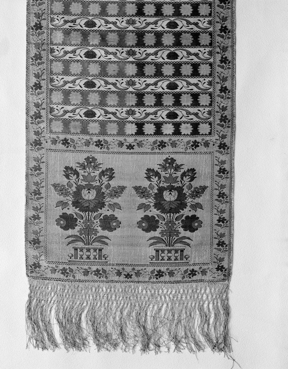 Muzeum Narodowe - zbiory - pas lity trójstronny - Lyon /1785 - 1792 rok/ - głowa i wciąża /fragment/ - awers, skan 1