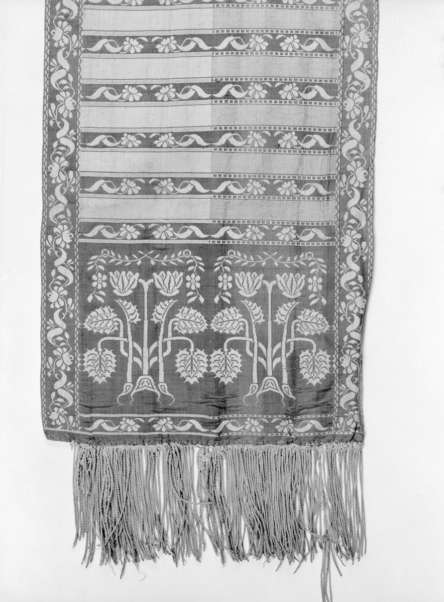 Muzeum Diecezjalne - zbiory - pas jedwabny czterostronny - Kobyłka /1781 - 1784 rok/ - głowa i wciąża /fragment/ - awers, skan 1