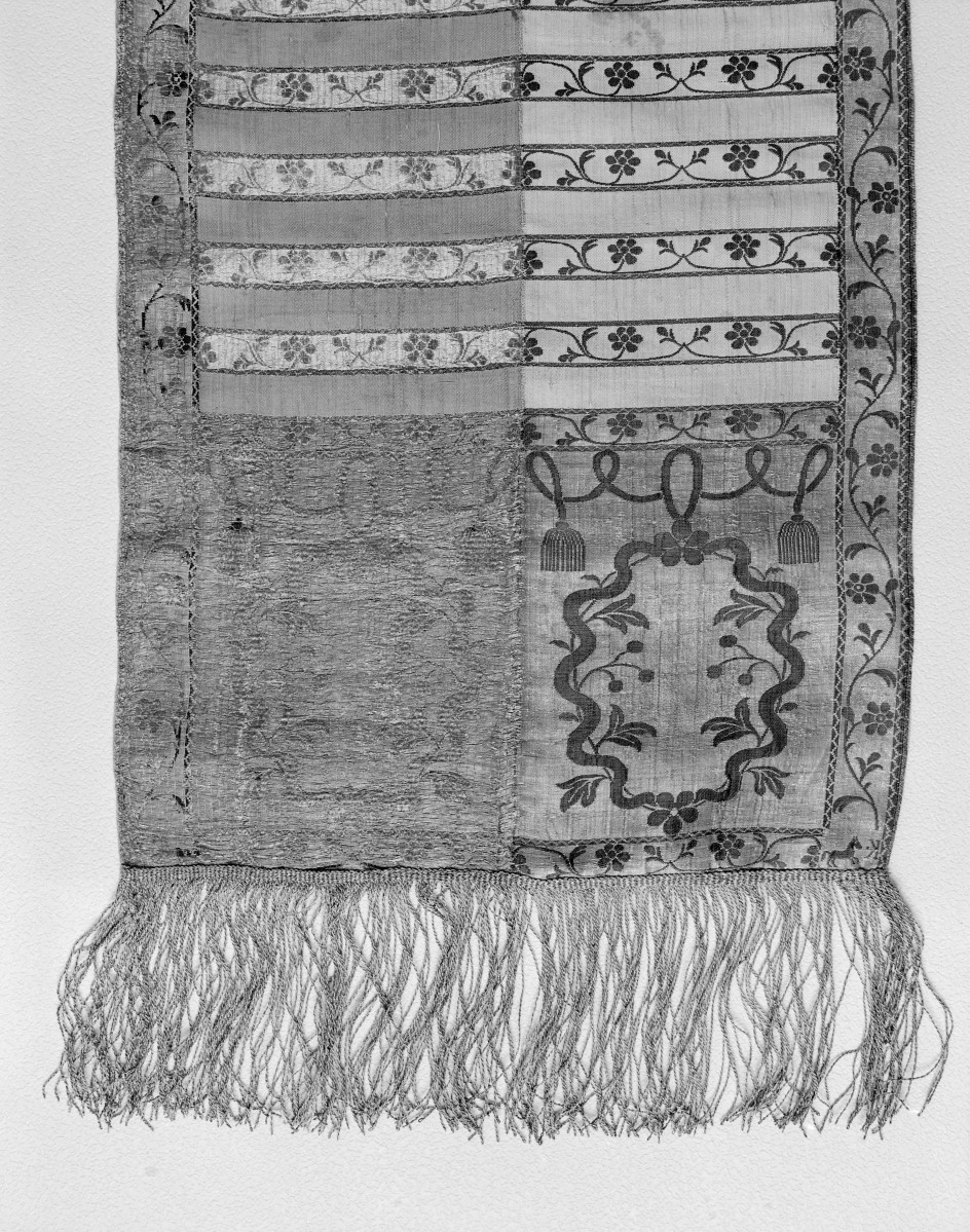 Muzeum Narodowe - od. Muzeum Sztuk Użytkowych - zbiory - pas półlity czterostronny - Kobyłka /1781 - 1784 rok/ - głowa i wciąża /fragment/ - awers, skan 1