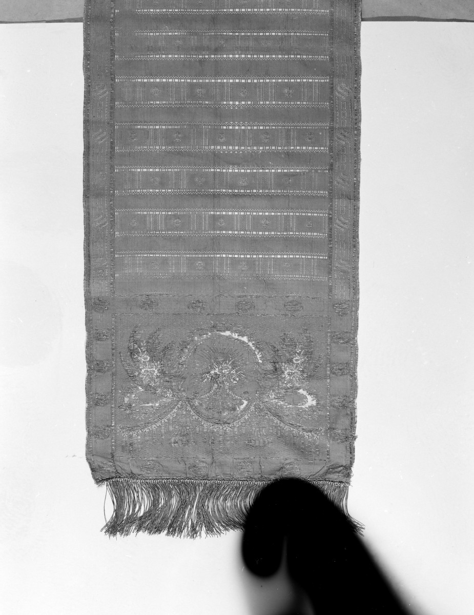Centralne Muzeum Włókiennictwa - zbiory - pas półlity jednostronny - Lyon /P.C. Salzhuber 1785 - 1792 rok/ - głowa i wciąża /fragment/ - awers, skan 1