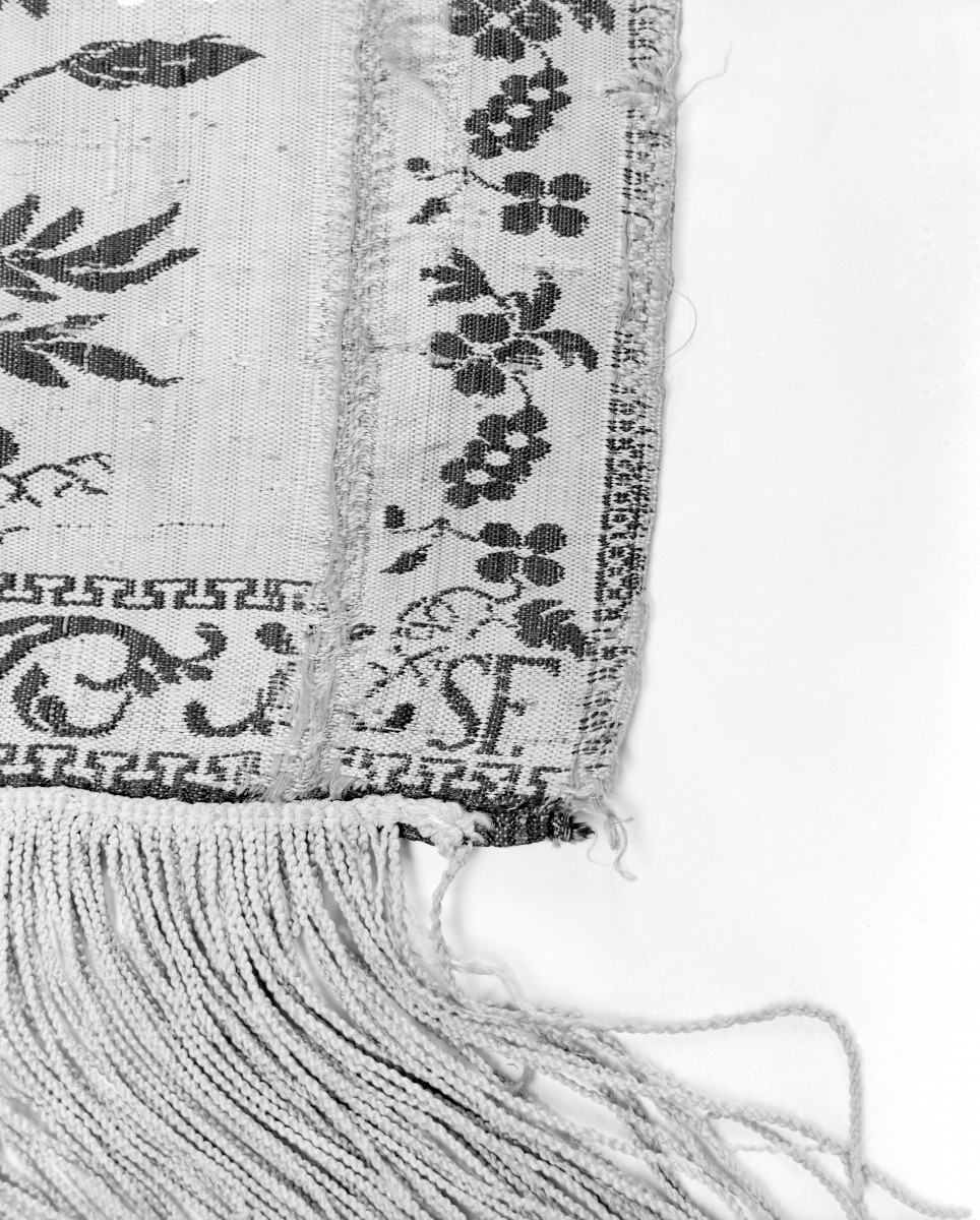 Muzeum Diecezjalne - zbiory - pas jedwabny dwustronny - Kobyłka /Szczepan Filsjean 1784 - 1786 rok/ - głowa i wciąża /fragment/ - sygnatura, skan 1