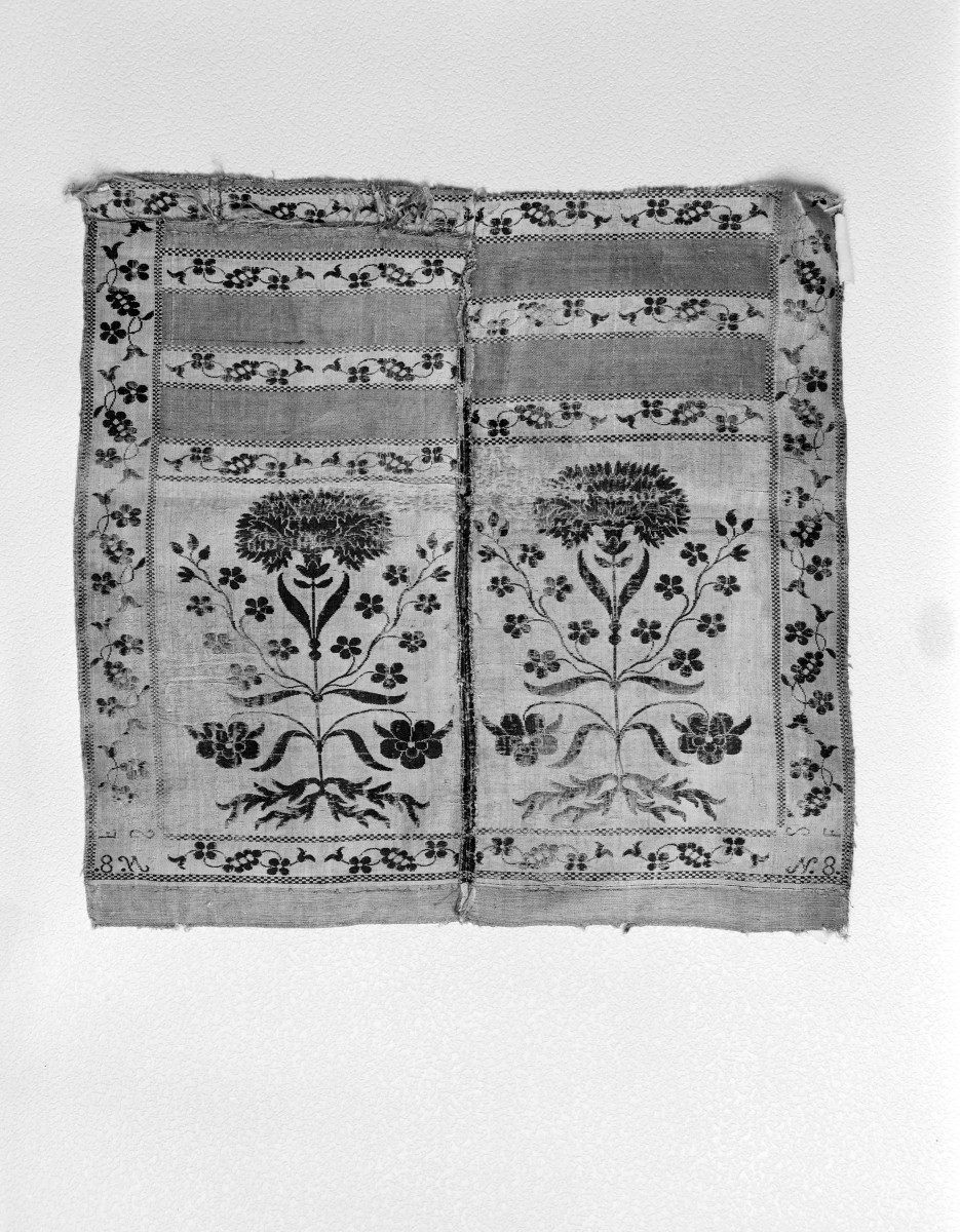 Muzeum Archidiecezjalne - zbiory - pas jedwabny dwustronny - /XVIII wiek/ - głowa i wciąża /fragment/ - awers, skan 1