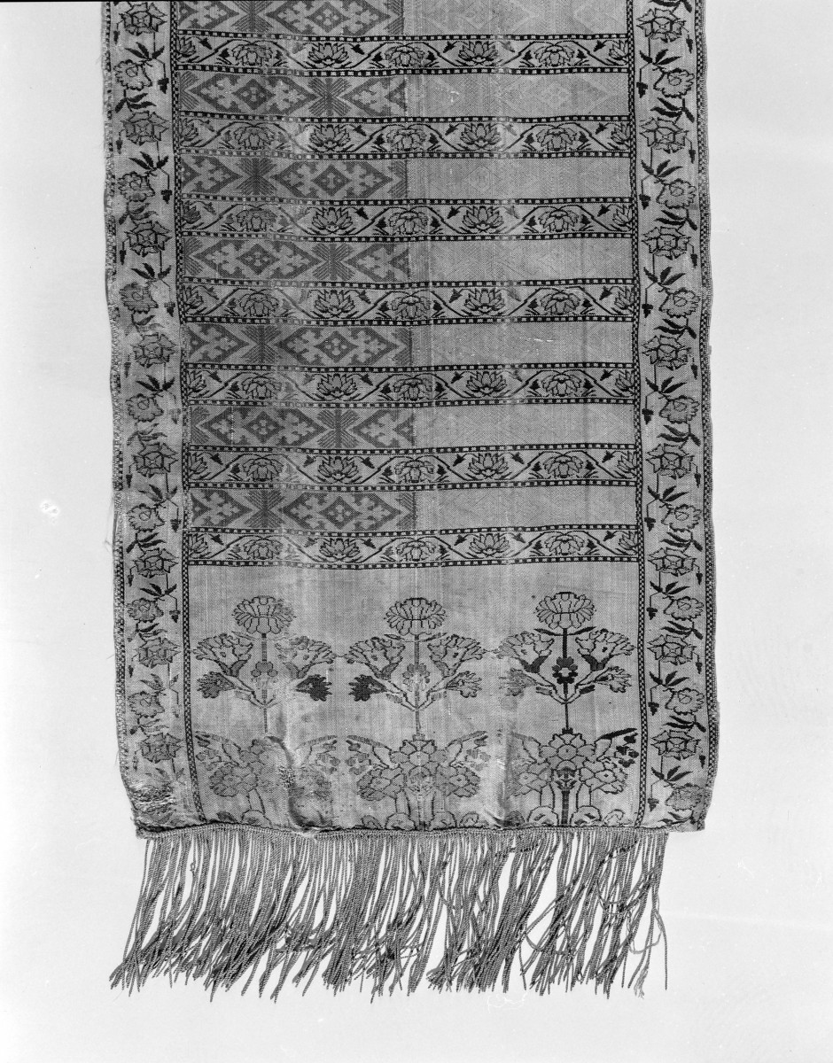 Centralne Muzeum Włókiennictwa - zbiory - pas jedwabny dwustronny - Kraków /Antoni Puciłowski lub Daniel Chmielewski XVIII wiek/ - głowa i wciąża /fragment/ - awers, skan 1