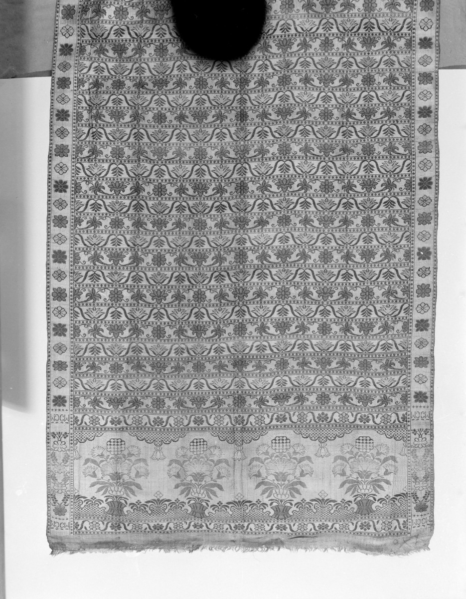 Centralne Muzeum Włókiennictwa - zbiory - pas jedwabny jednostronny - Moskwa /XVIII wiek/ - głowa i wciąża /fragment/ - awers, skan 1