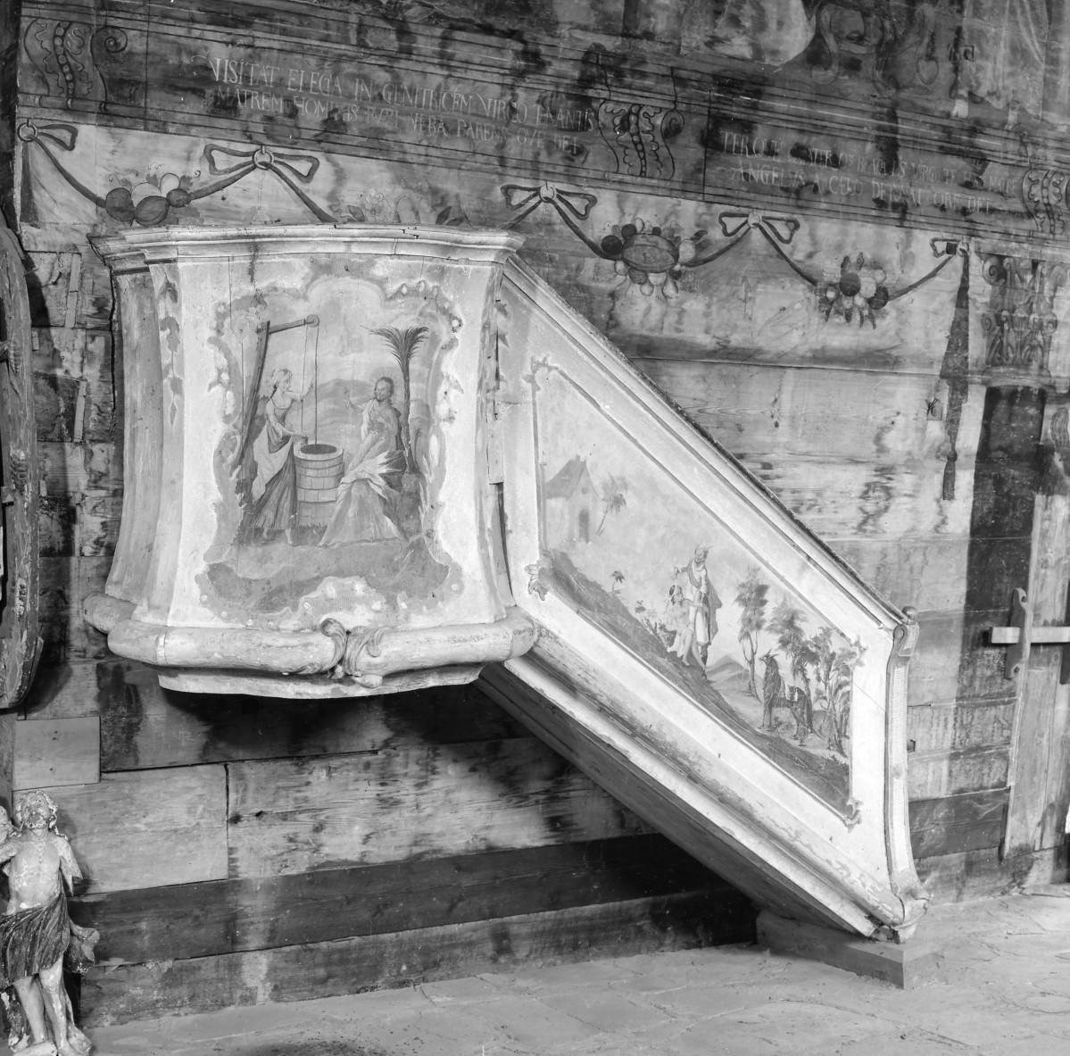 kościół pw. św. Elżbiety Węgierskiej - wnętrze - prezbiterium - ściana północna - ambona - polichromia Chrystus i Samarytanin, Miłosierny Samarytanin, skan 1