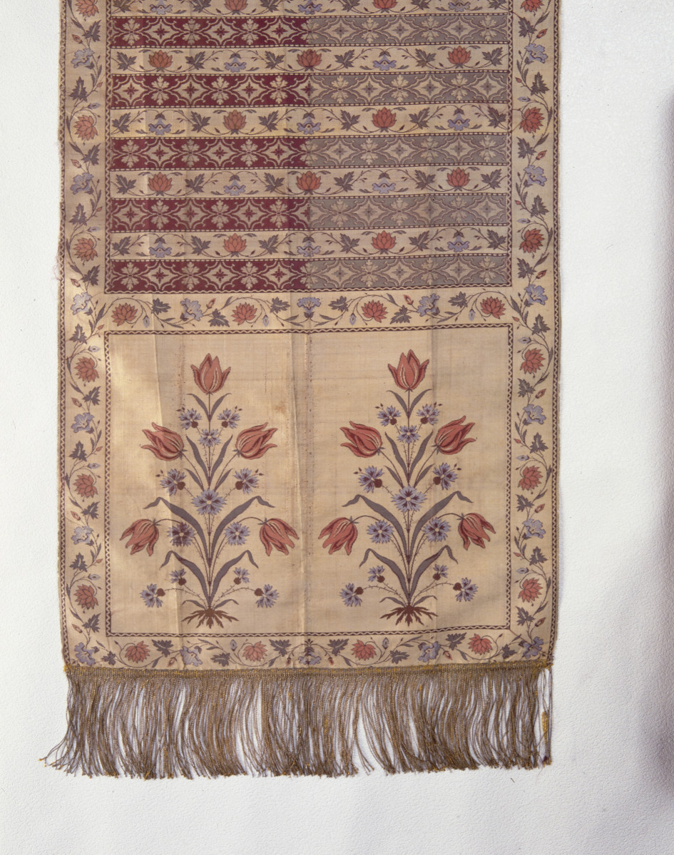 Muzeum Narodowe  - zbiory - pas jedwabny czterostronny /XVIII wiek/ - głowa i wciąża /fragment/ - awers, skan 1