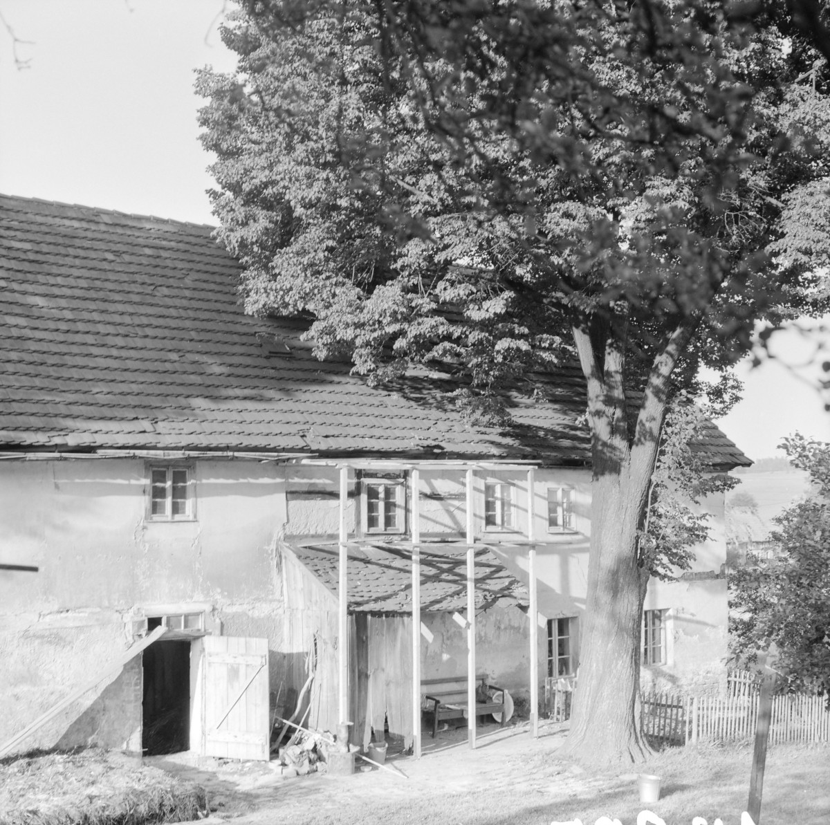 dom nr. 23 - elewacja frontowa - fragment, skan 1
