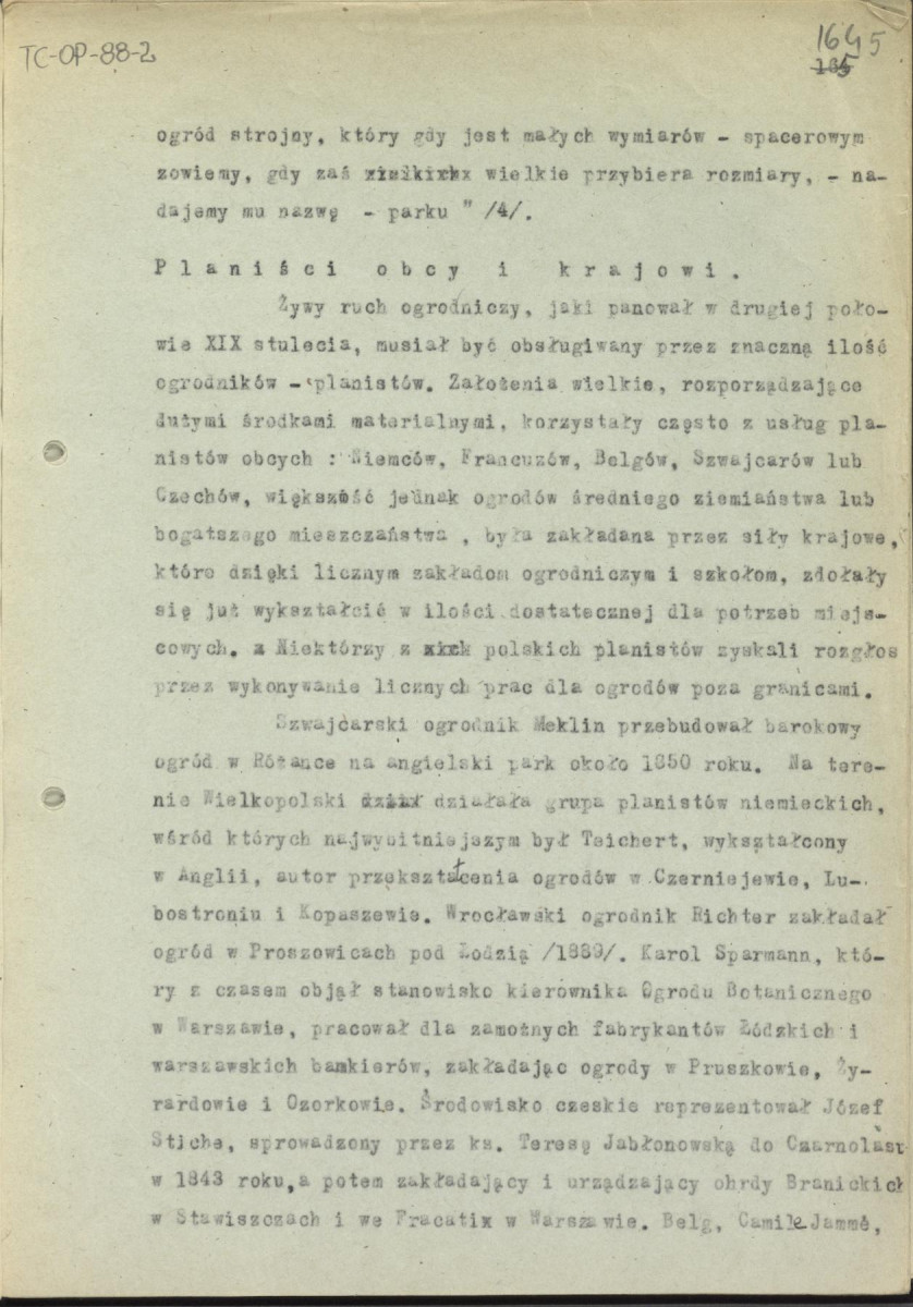 tekst, materiał roboczy do rozdziału 6. do wydawnictw: „Ogrody Polskie” i „Zarys historii kompozycji…”. Odwrotne strony nr. 13, 14, 16 zawierają notatki G.Ciołka dotyczące różnych wyliczeń: „Dekoracje kwietników”, m.in. analiza geometrii ogrodu w Wilanowie, wyliczenie typów konstrukcji planów, skan 5