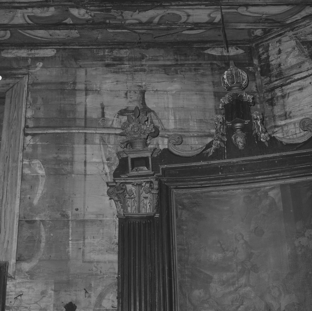 kaplica pw. Nawiedzenia i Zwiastowania Najświętszej Marii Panny - wnętrze - prezbiterium - ściana północna - polichromia - św. Agata, skan 1