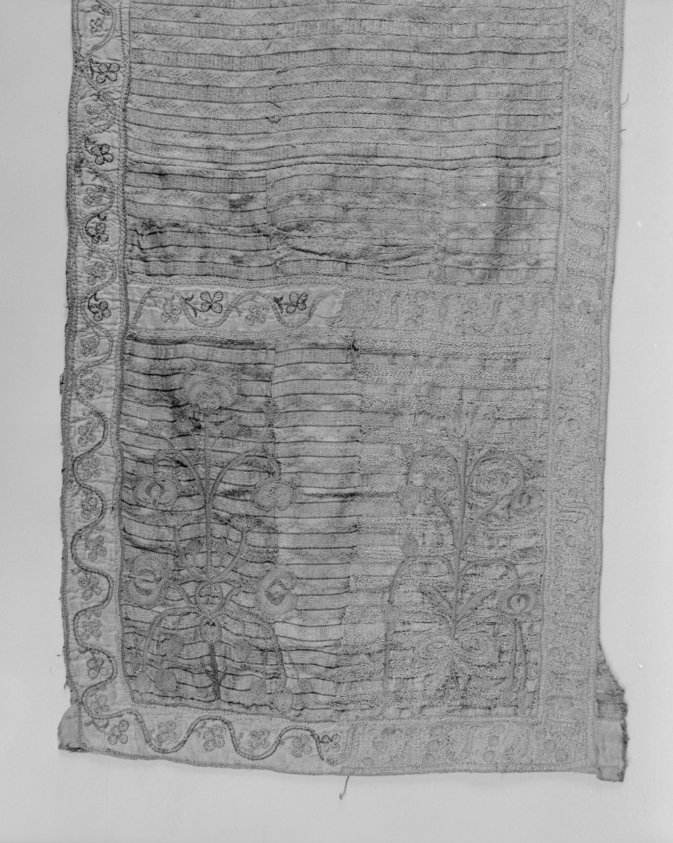 Muzeum Diecezjalne - zbiory - pas haftowany uszyty z tkanin - Polska /XVIII wiek/ - głowa i wciąża /fragment/, skan 1