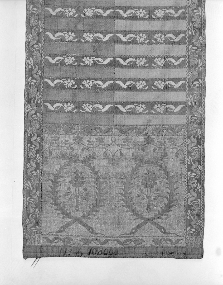 Muzeum Diecezjalne - zbiory - pas półlity czterostronny - Kobyłka /1781 - 1784 rok/ - głowa i wciąża /fragment/ - awers, skan 1