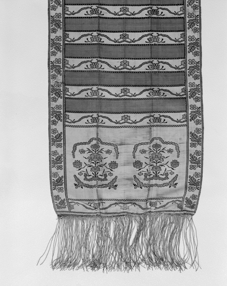 Muzeum Narodowe - od. Muzeum Sztuk Użytkowych - zbiory - pas jedwabny trójstronny - Kutkorz /XVIII wiek/ - głowa i wciąża /fragment/ - awers, skan 1