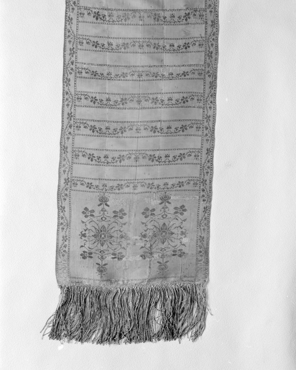 Muzeum Narodowe - zbiory - pas lity trójstronny - Kraków /XVIII wiek/ - głowa i wciąża /fragment/ - awers, skan 1