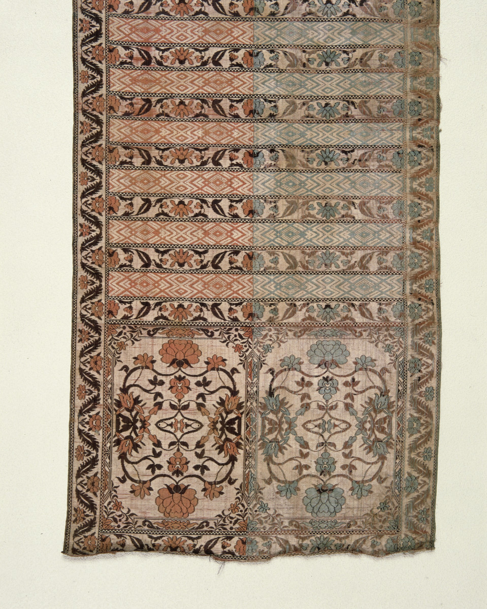 Muzeum Diecezjalne - zbiory - pas jedwabny czterostronny - Kobyłka /Szczepan Filsjean 1787 - 1794 rok/ - głowa i wciąża /fragment/ - awers, skan 1
